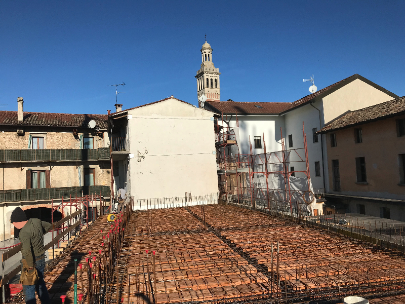 Ristrutturazione edificio destinato a casa canonica