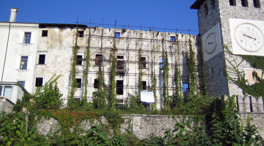 Recupero del compendio castellano di Colloredo di Monte Albano